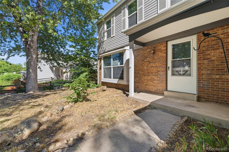 1404 Vaughn Cir, Aurora, CO 80012