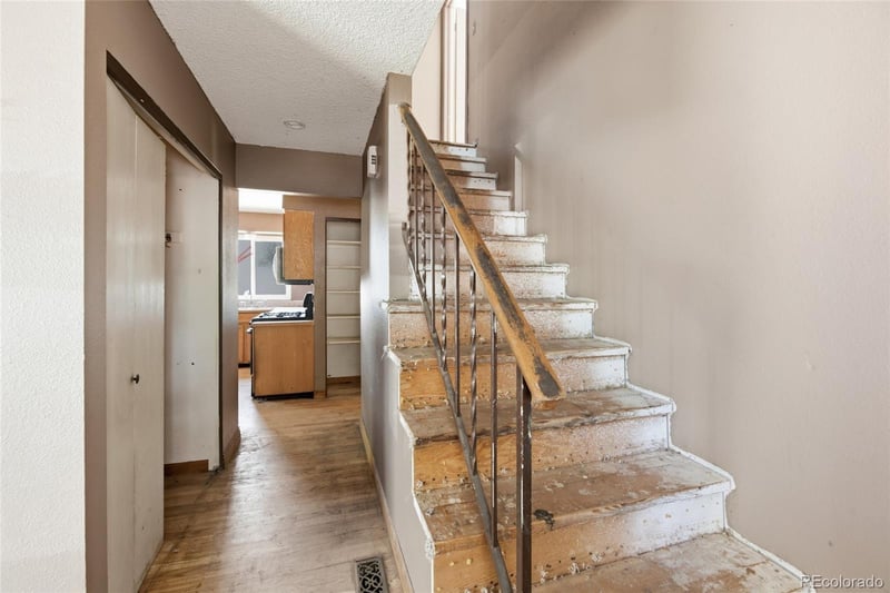 1404 Vaughn Cir, Aurora, CO 80012