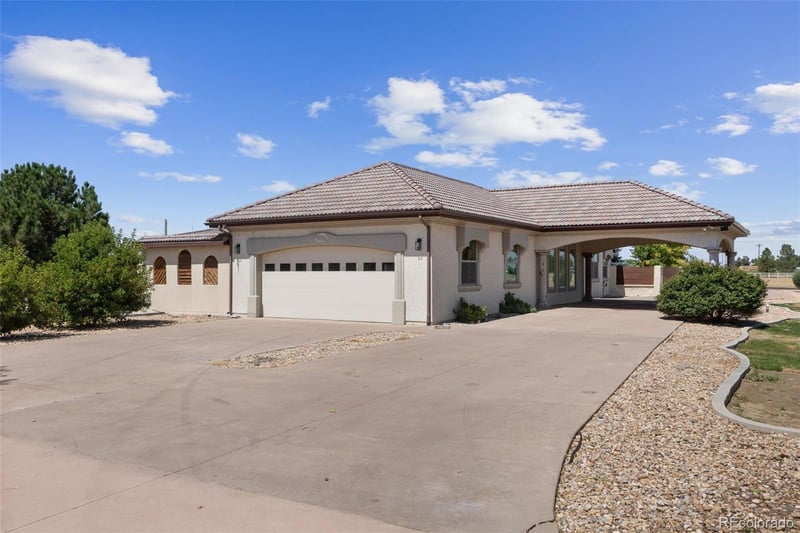 33 Stagecoach Ln, Fort Morgan, CO 80701