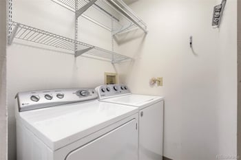 8225 Fairmount Dr #202, Denver, CO 80247