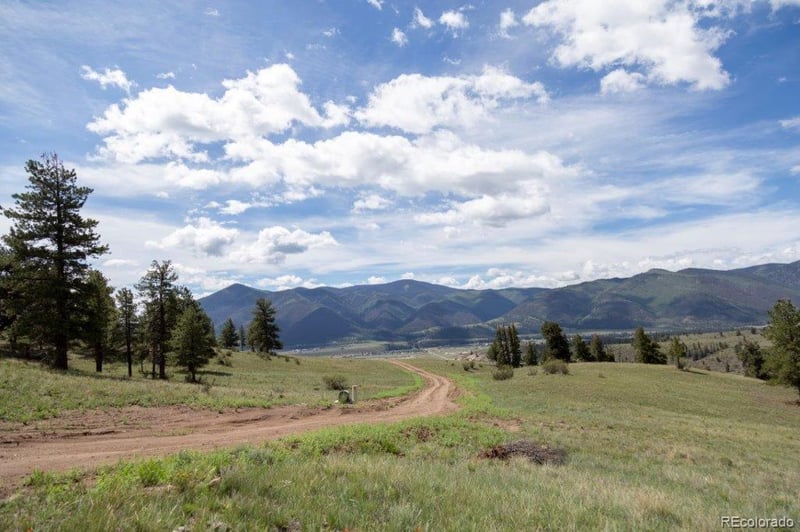 645 Cliff View Dr, Creede, CO 81130