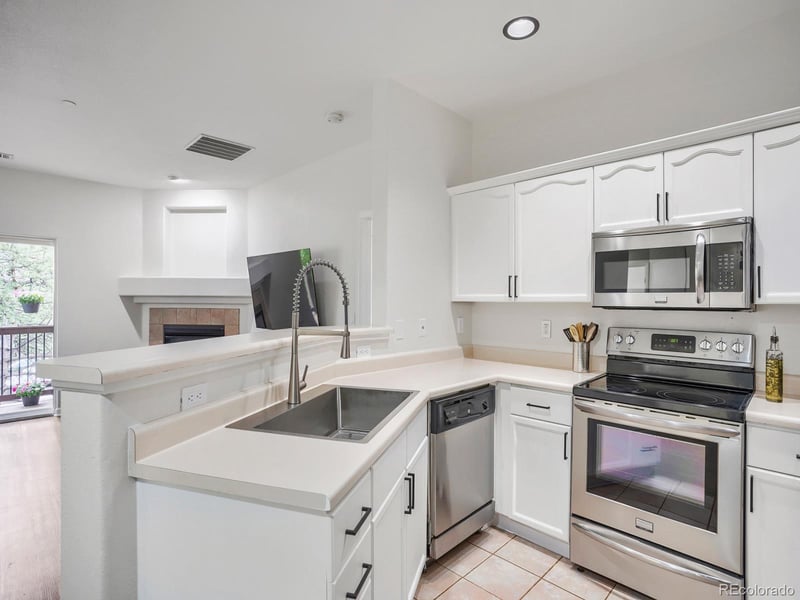 7429 S Alkire St #204, Littleton, CO 80127
