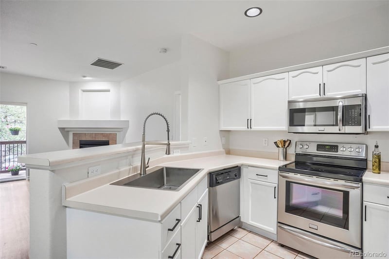 7429 S Alkire St #204, Littleton, CO 80127
