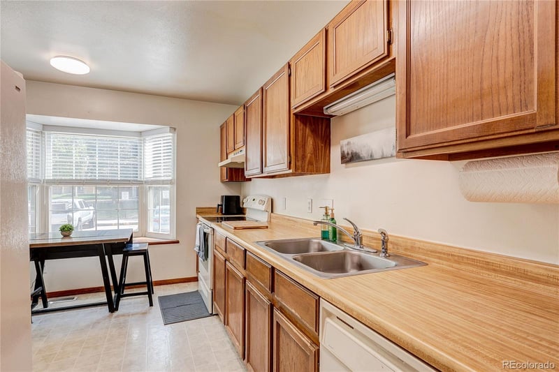 2054 S Balsam St, Lakewood, CO 80227