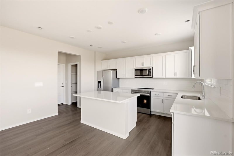 25251 Evans Dr, Aurora, CO 80018