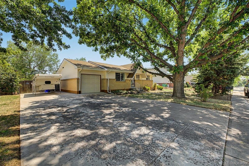 888 Owens Ct, Lakewood, CO 80226
