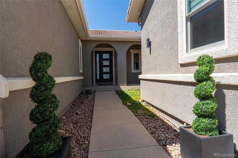 10108 Palisade Ridge Dr, Colorado Springs, CO 80920