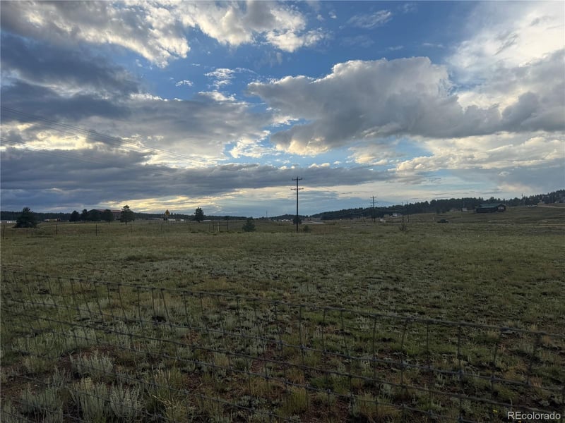 17 Garfield Cir, Florissant, CO 80816