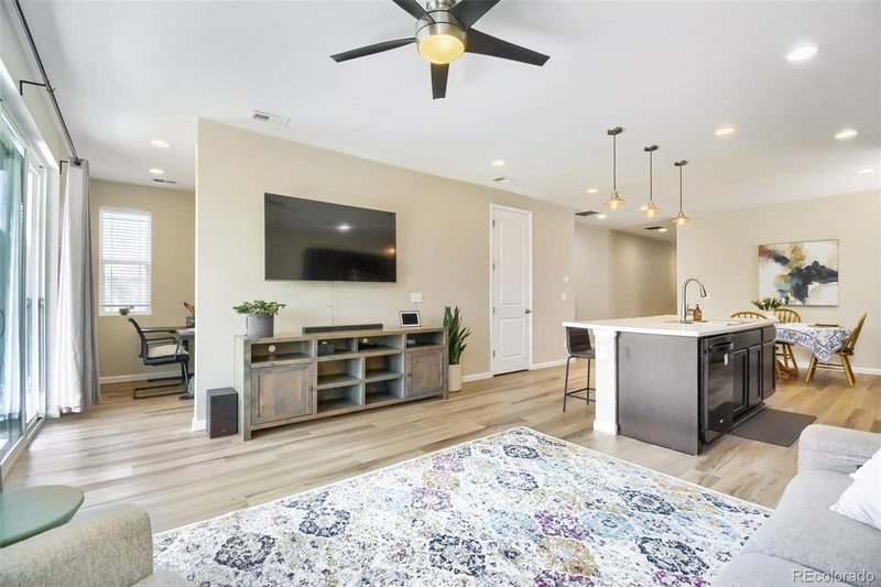 230 S Langdale Ct, Aurora, CO 80018
