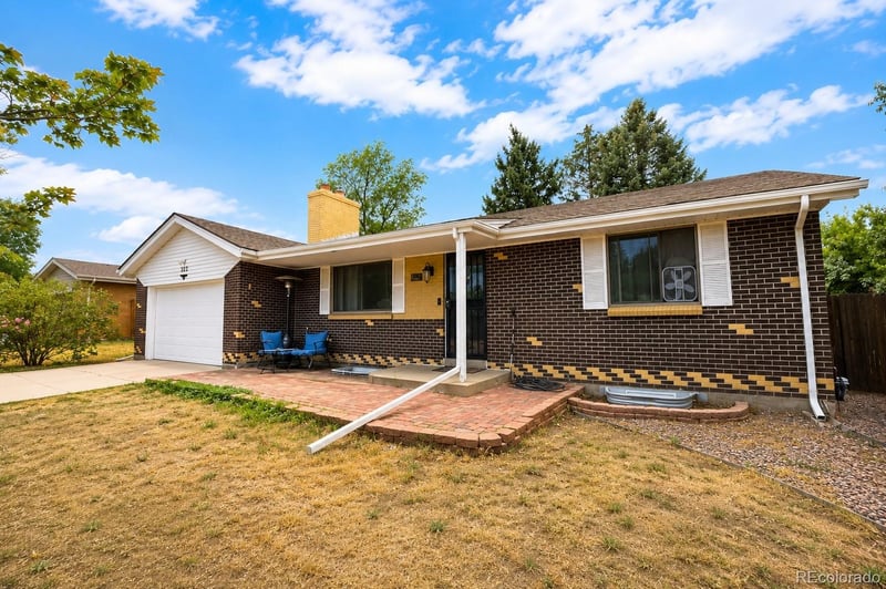 322 Peoria Cir, Aurora, CO 80012
