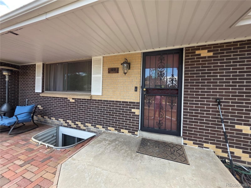 322 Peoria Cir, Aurora, CO 80012