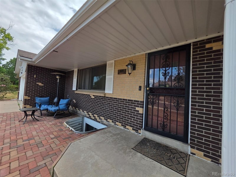 322 Peoria Cir, Aurora, CO 80012