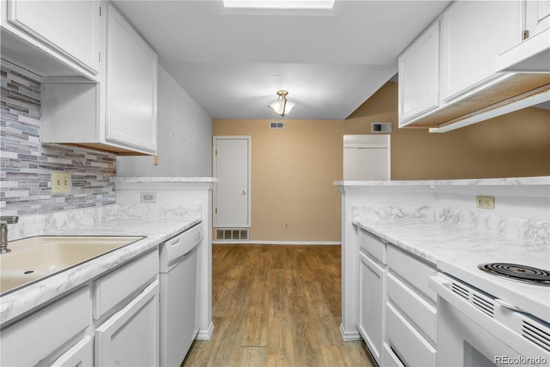 910 Walden St #206, Aurora, CO 80017