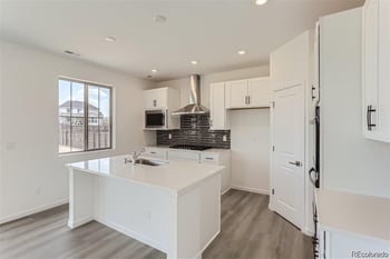 170 S Vandriver Way, Aurora, CO 80018