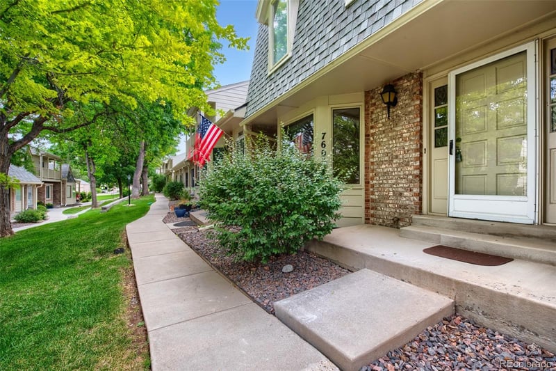 7605 Cove Cir, Centennial, CO 80122