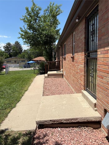 1129 Dallas St, Aurora, CO 80010