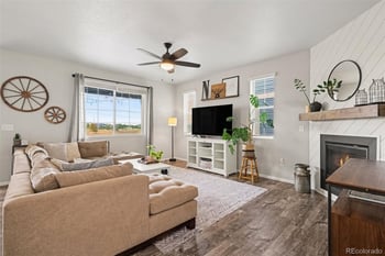 41 S Quantock St, Aurora, CO 80018