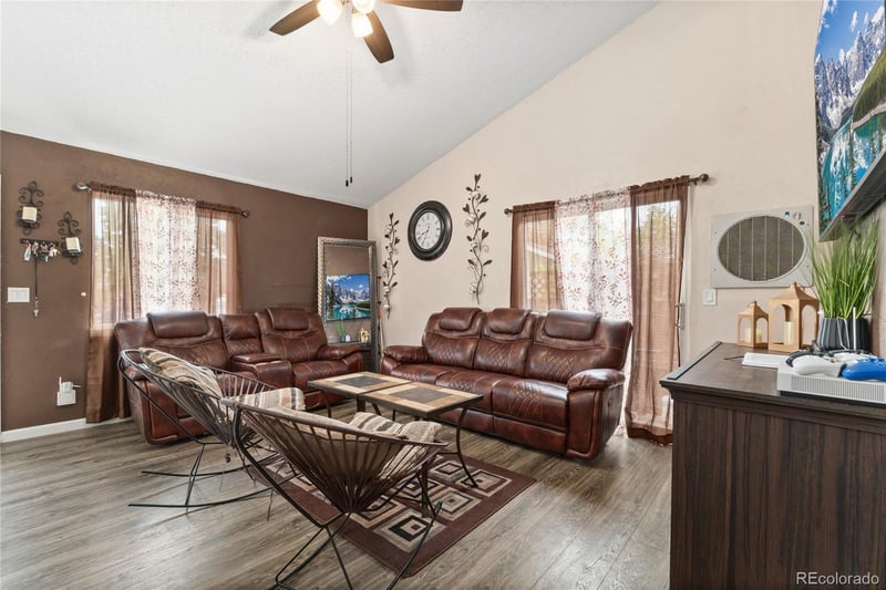 18983 16th Pl, Aurora, CO 80011