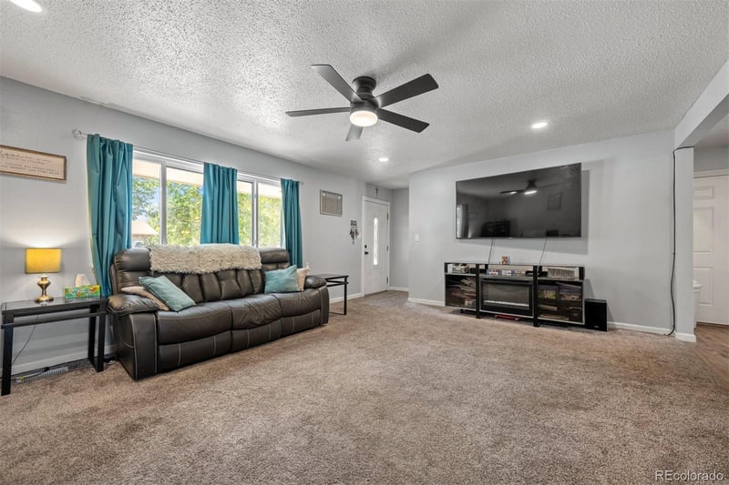 40 Normandy Cir, Pueblo, CO 81001
