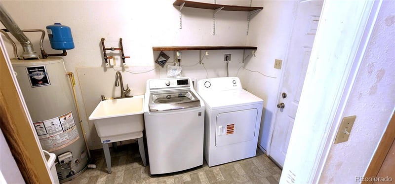526 Brnes Ave, La Junta, CO 81050