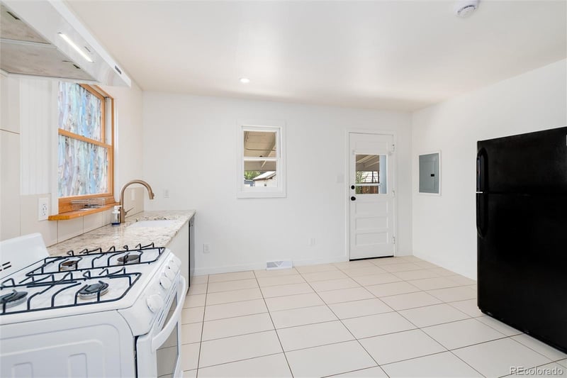 4477 Acoma St, Englewood, CO 80110