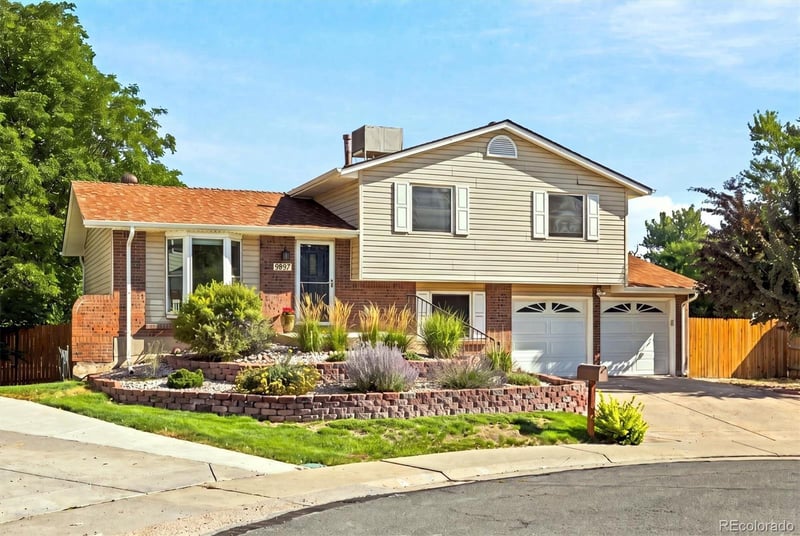 9387 W Iowa Cir, Lakewood, CO 80232