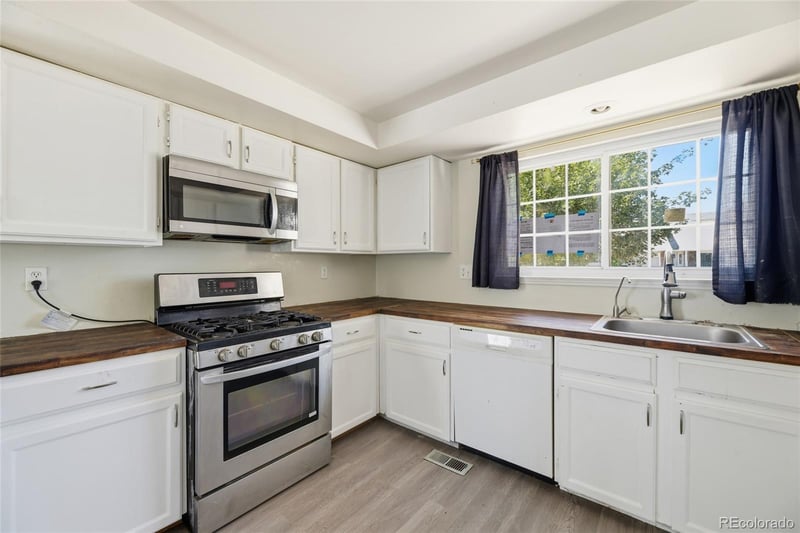 18857 Montana Dr, Aurora, CO 80017