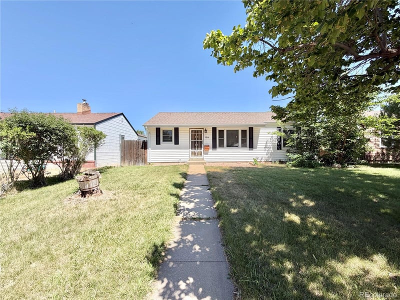 2216 Elmira St, Aurora, CO 80010