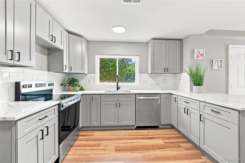 1364 Lima St, Aurora, CO 80010