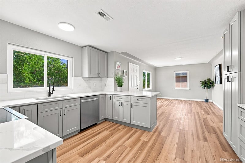 1364 Lima St, Aurora, CO 80010