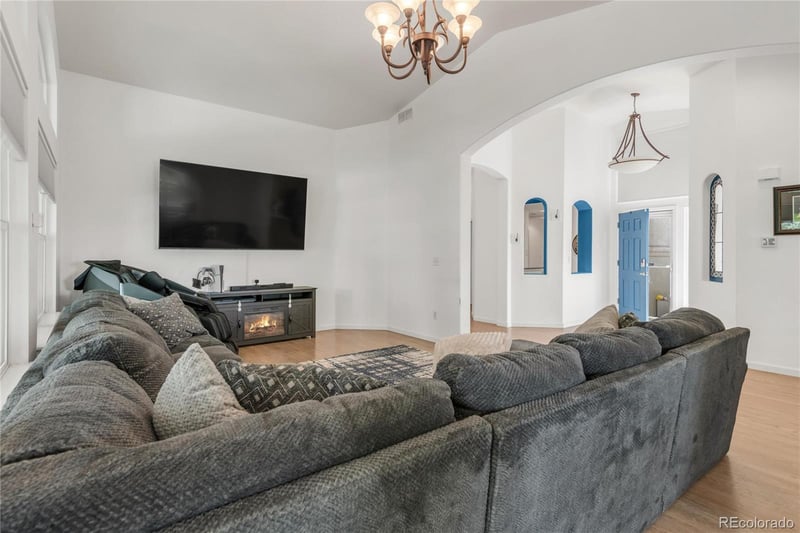 1510 De Gaulle Cir, Aurora, CO 80018