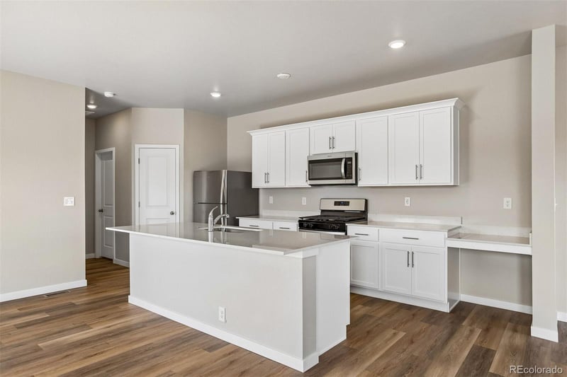 48140 Shetland Dr, Bennett, CO 80102