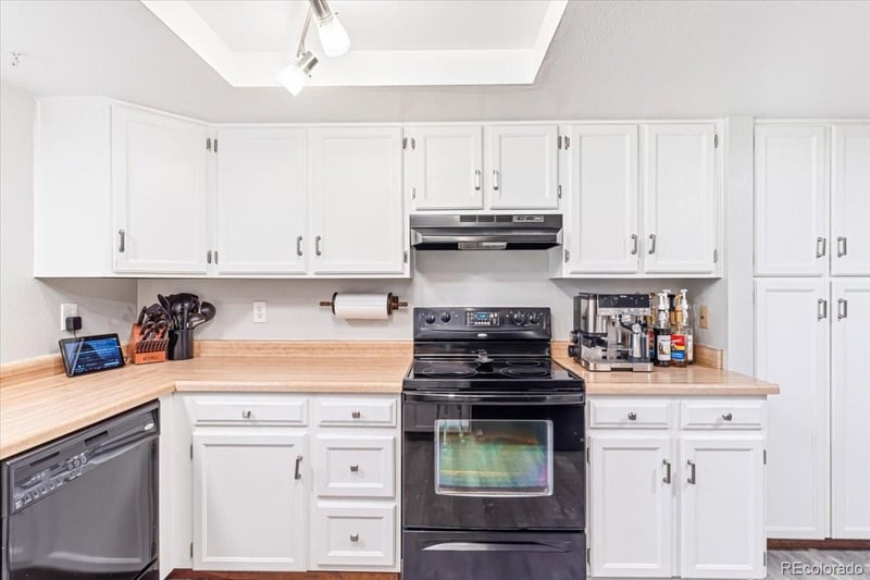 7677 Monaco Cir, Englewood, CO 80112