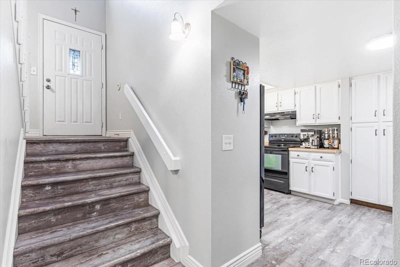 7677 Monaco Cir, Englewood, CO 80112