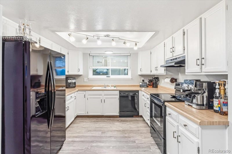 7677 Monaco Cir, Englewood, CO 80112