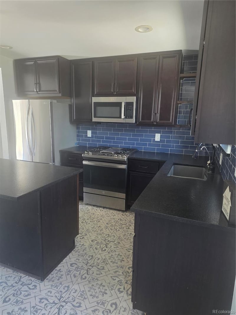 6196 Oneida St, Commerce City, CO 80022
