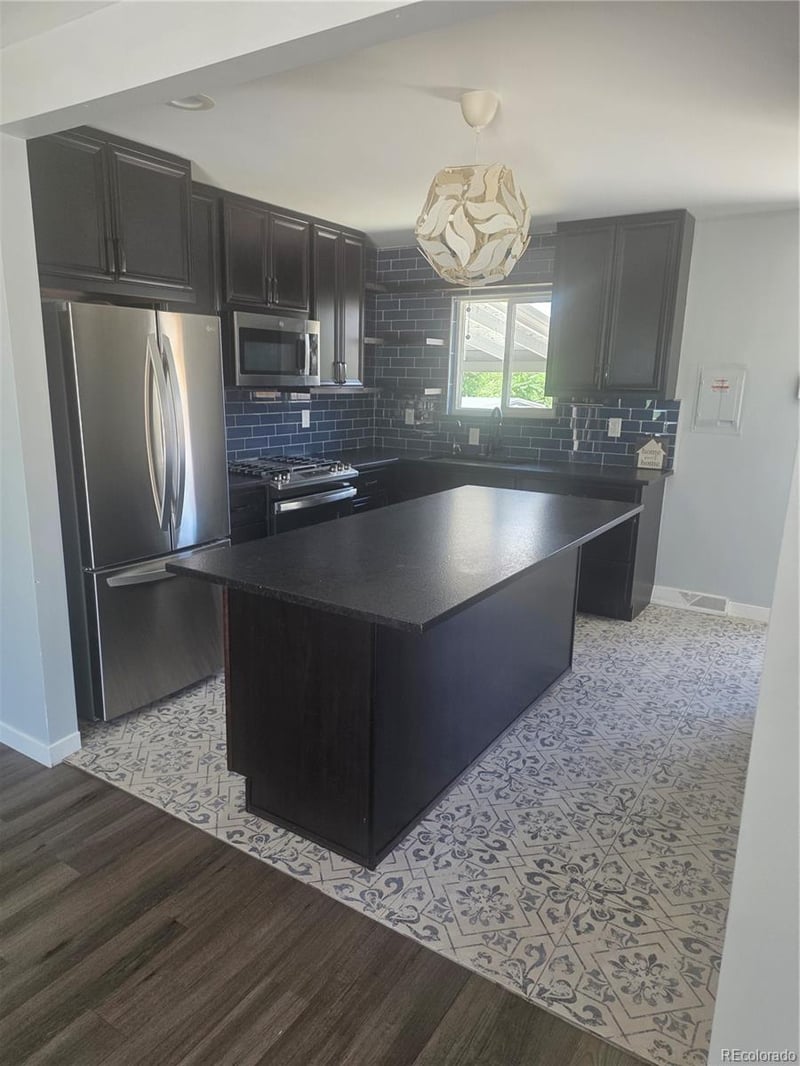 6196 Oneida St, Commerce City, CO 80022