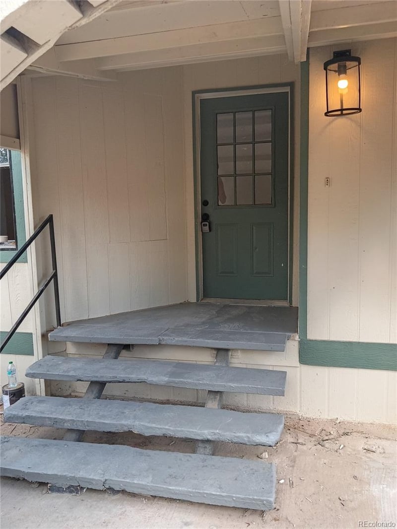 349 Stewart Dr, Pueblo, CO 81007