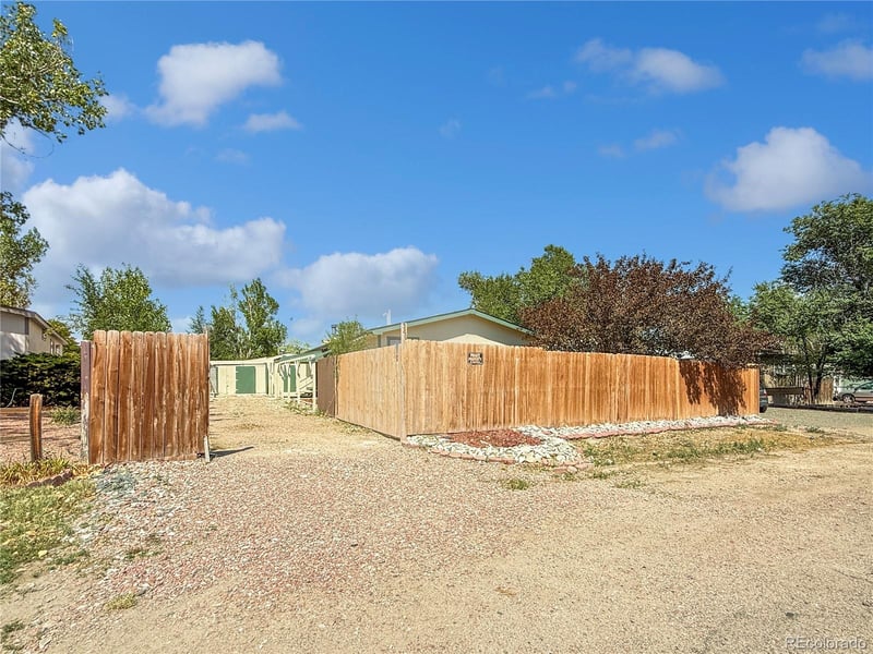 349 E Stewart Dr, Pueblo, CO 81007