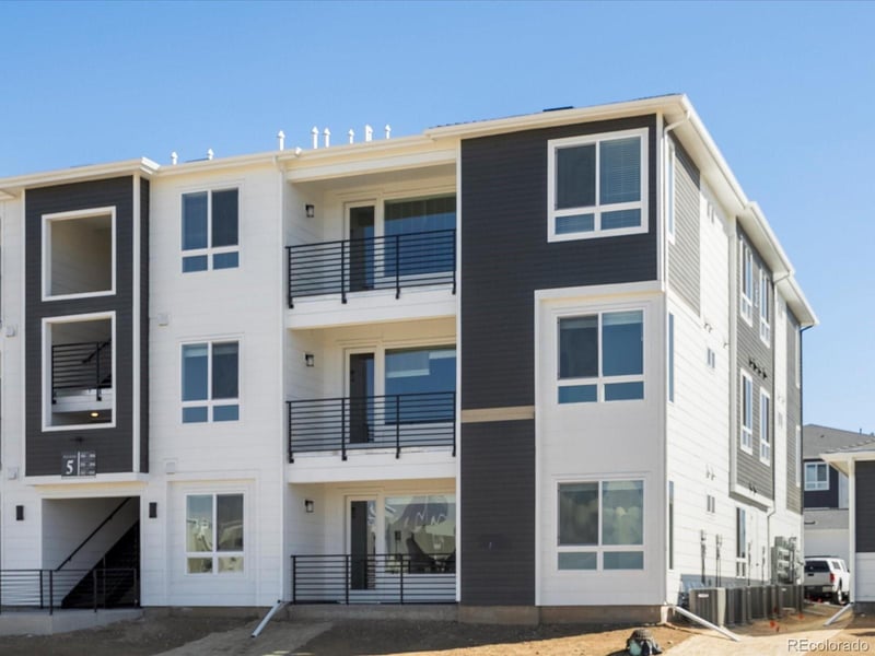 6153 Ceylon St #302, Denver, CO 80239