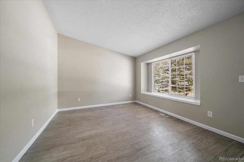 18757 Hawaii Dr, Aurora, CO 80017
