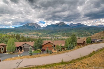160 Stonefly Dr, Silverthorne, CO 80498