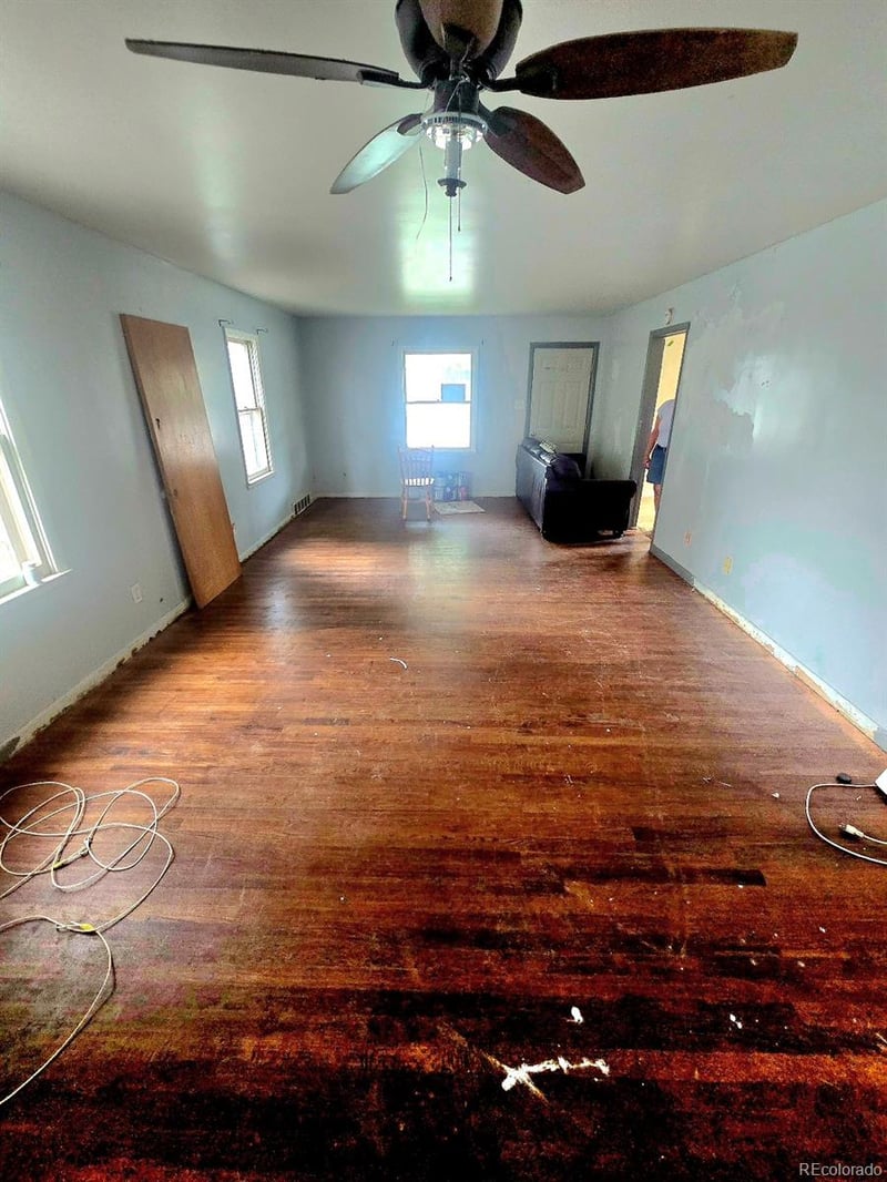 422 Chestnut St, Sterling, CO 80751