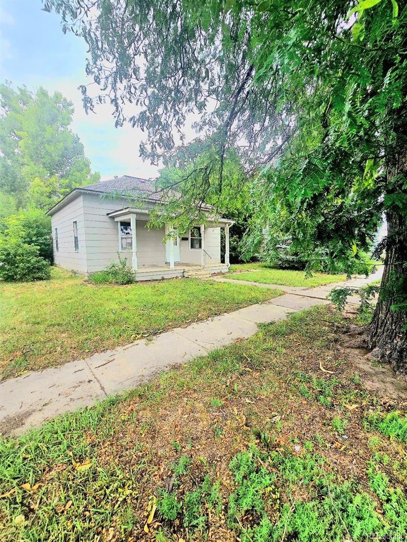 422 Chestnut St, Sterling, CO 80751