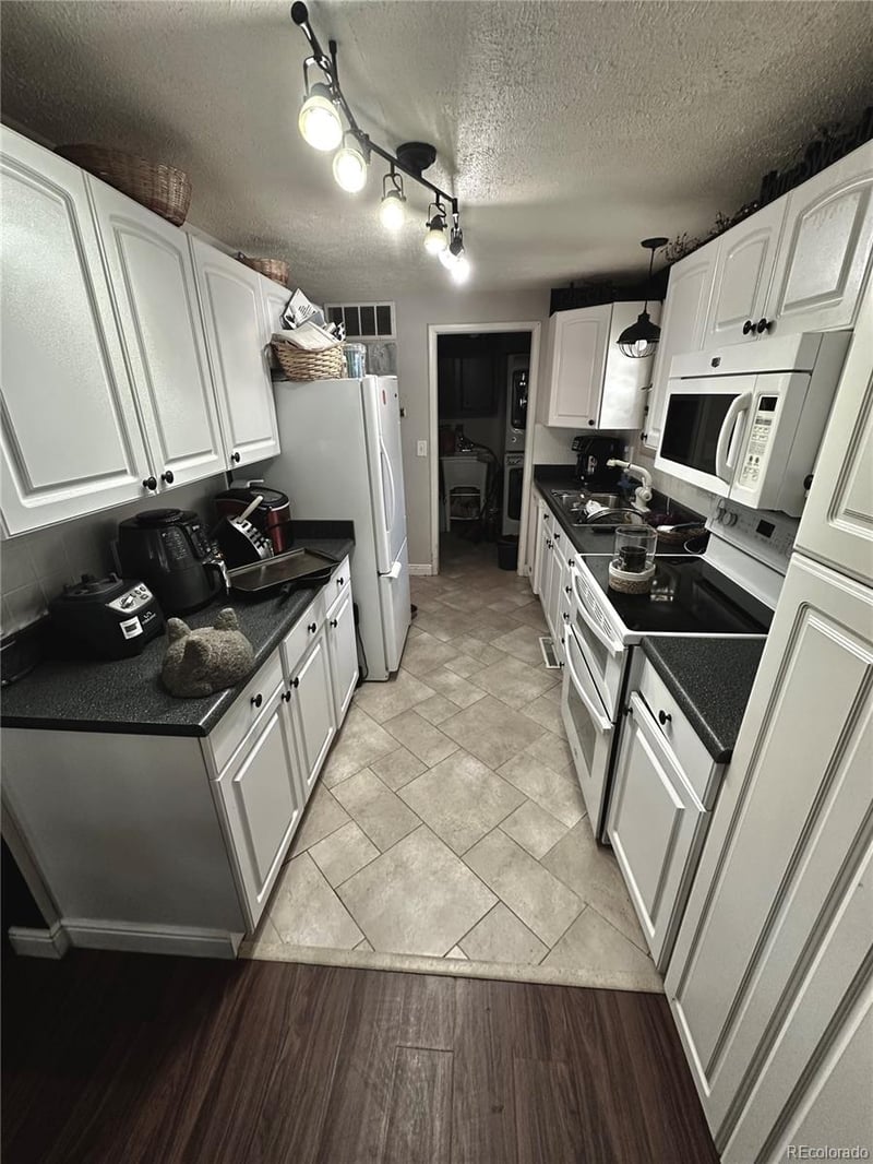 1057 Ponderosa Cir, Longmont, CO 80504