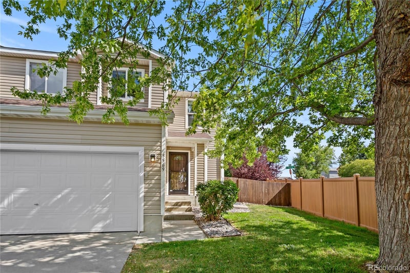 5569 Quemoy Cir, Aurora, CO 80015