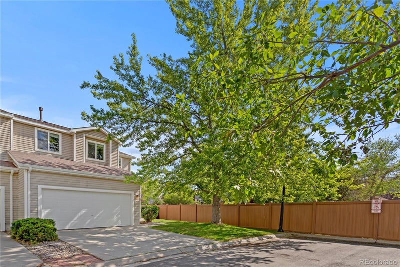 5569 Quemoy Cir, Aurora, CO 80015