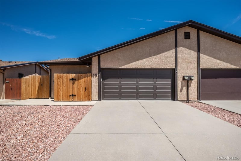 19 Pineridge Ct, Pueblo, CO 81001
