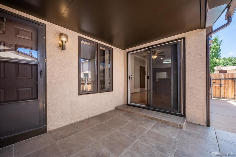 19 Pineridge Ct, Pueblo, CO 81001
