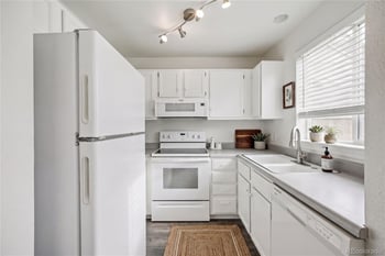 805 Summer Dr, Highlands Ranch, CO 80126